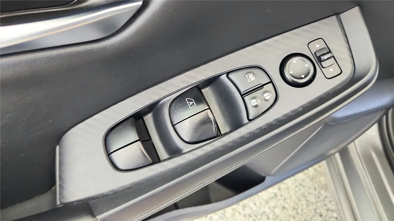 Used 2024 Nissan Sentra SV FWD image 30