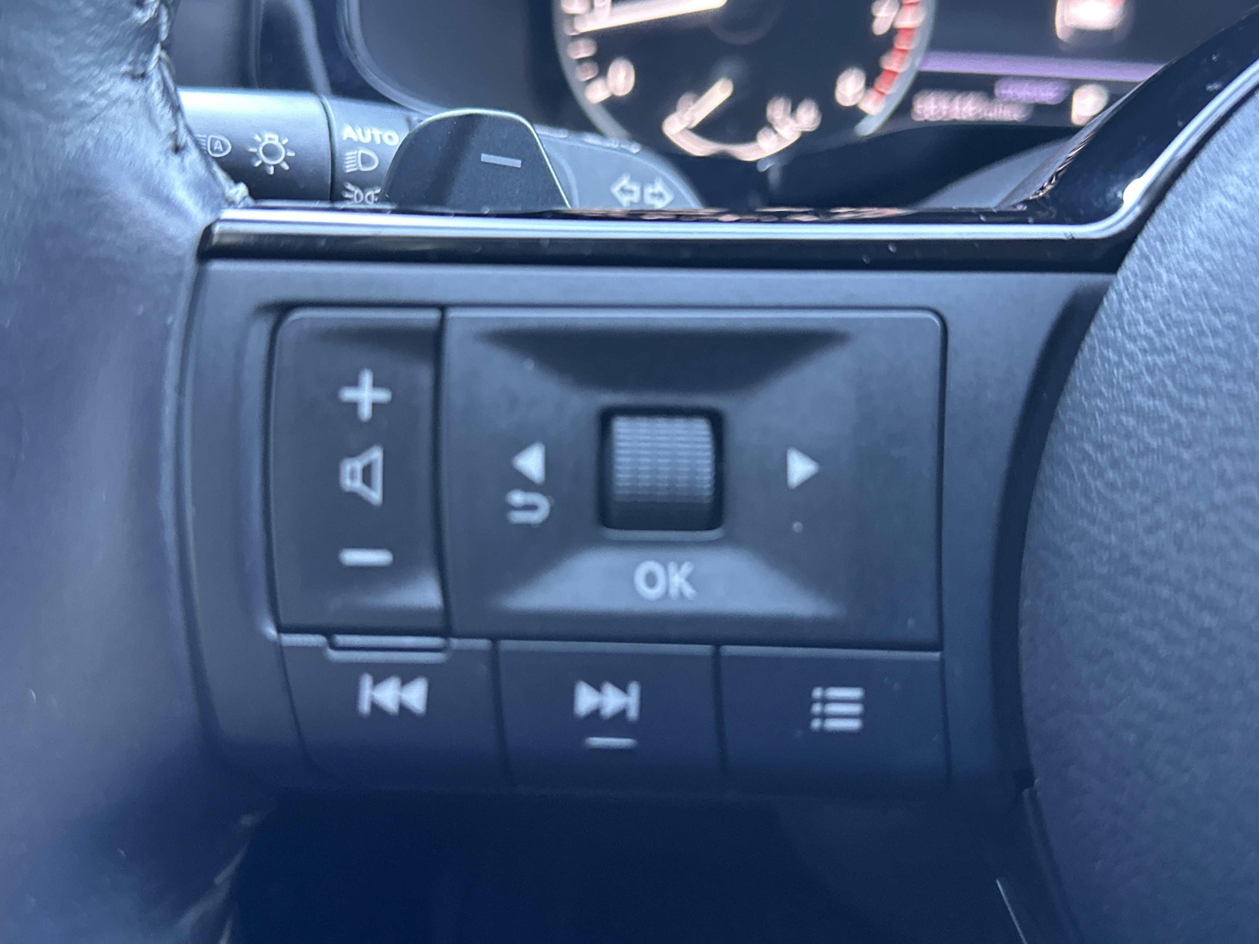 Used 2023 Nissan Pathfinder SL image 27