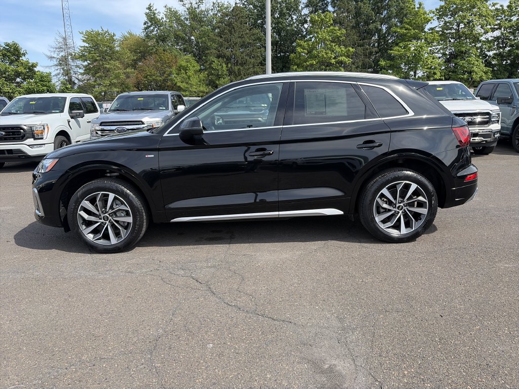 Used 2023 Audi Q5 2.0T Premium Plus w/ Premium Plus Package AWD/4WD image 2