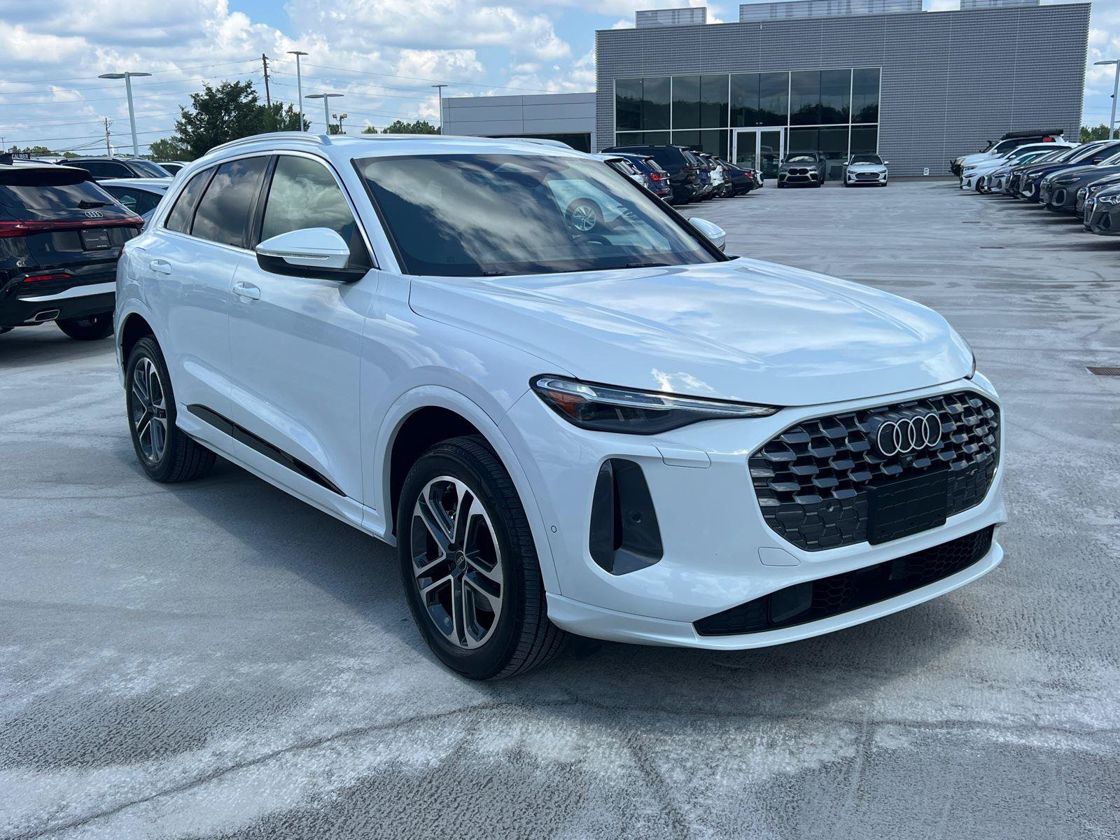 Certified 2025 Audi Q5 Premium w/ Premium Plus AWD/4WD image 3
