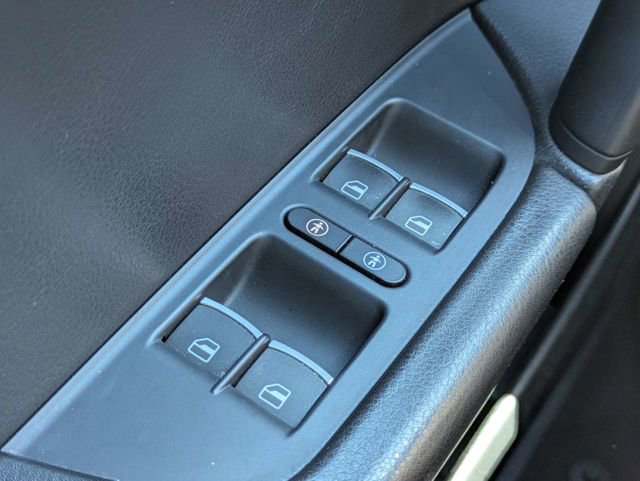 Used 2014 Volkswagen Touareg TDI image 26