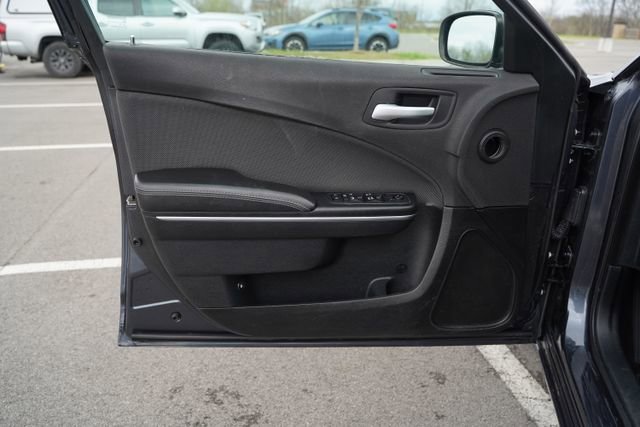 Used 2018 Dodge Charger SXT image 13