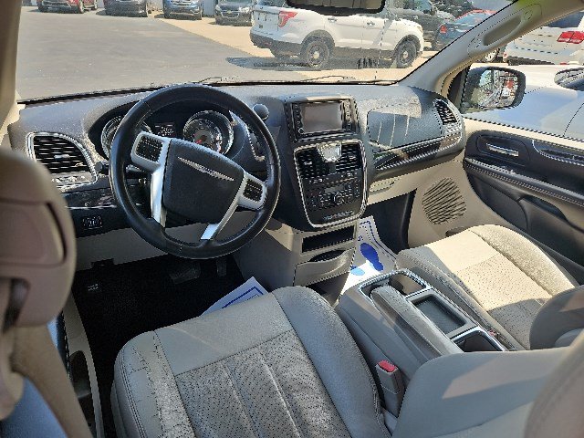 Used 2013 Chrysler Town & Country Touring-L w/ Driver Convenience Group FWD image 7