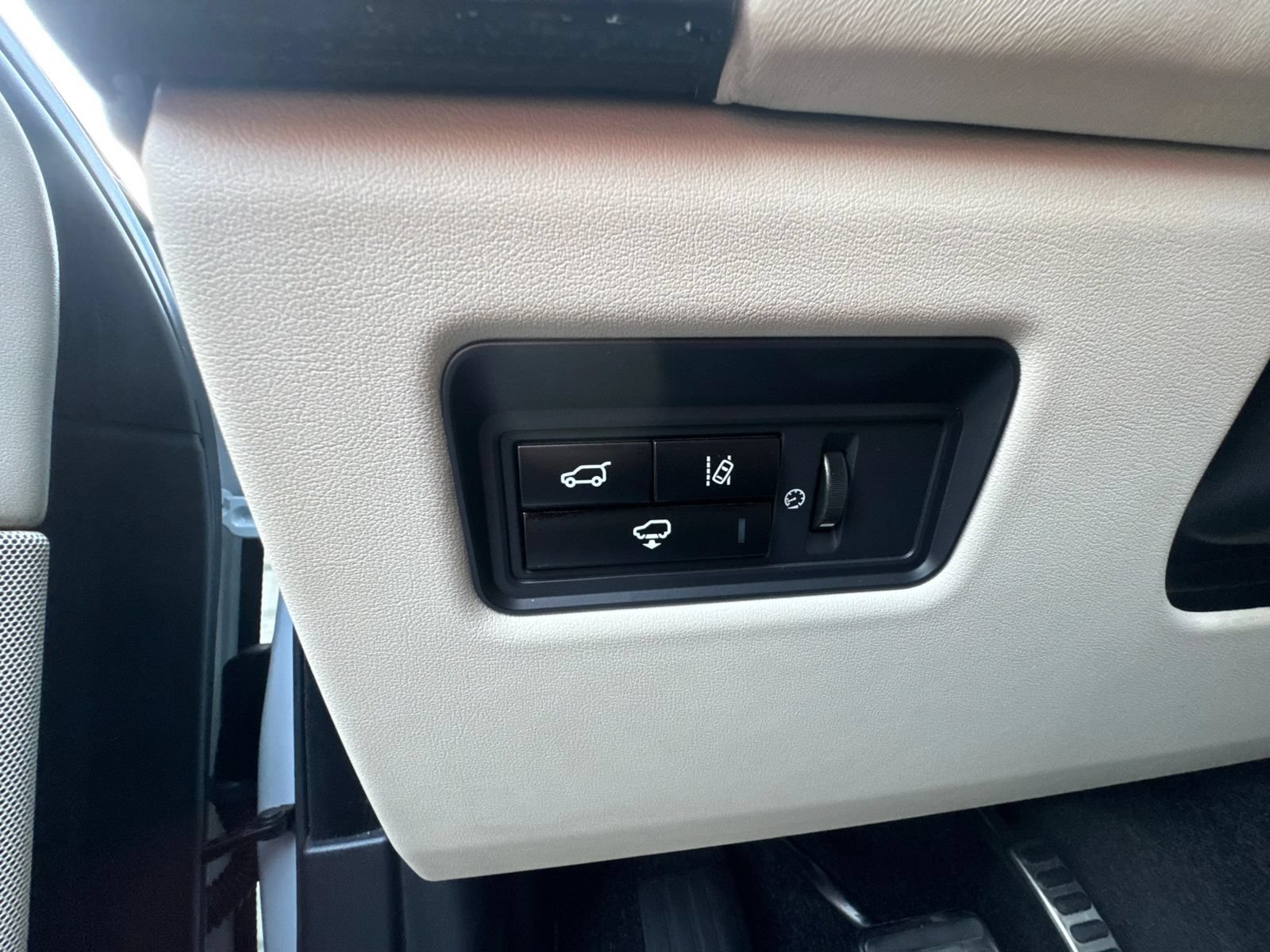 Used 2015 Land Rover Range Rover Supercharged AWD/4WD image 12