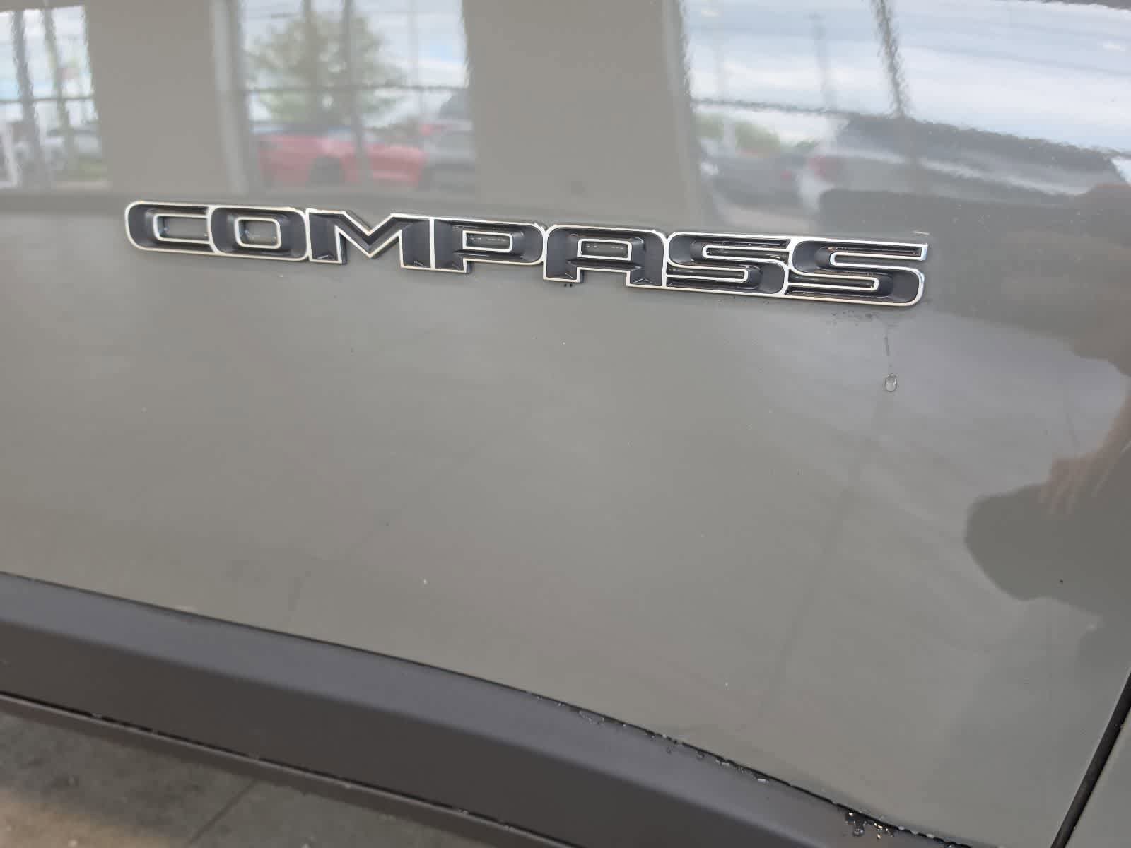 Used 2019 Jeep Compass Limited AWD/4WD image 9