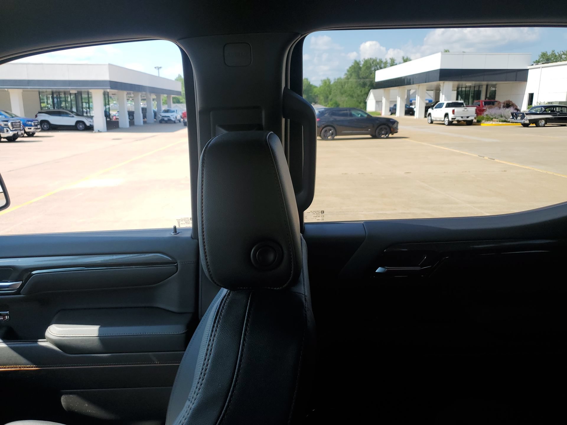 Used 2024 GMC Sierra 1500 AT4 w/ Technology Package AWD/4WD image 12