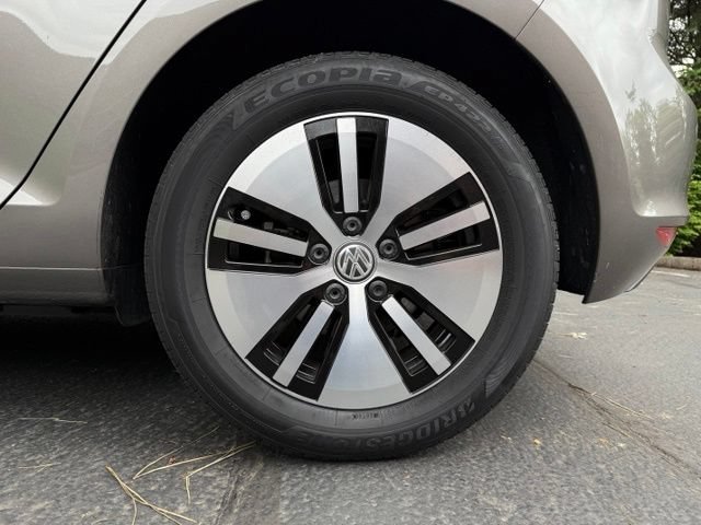Used 2016 Volkswagen e-Golf SEL Premium FWD image 25