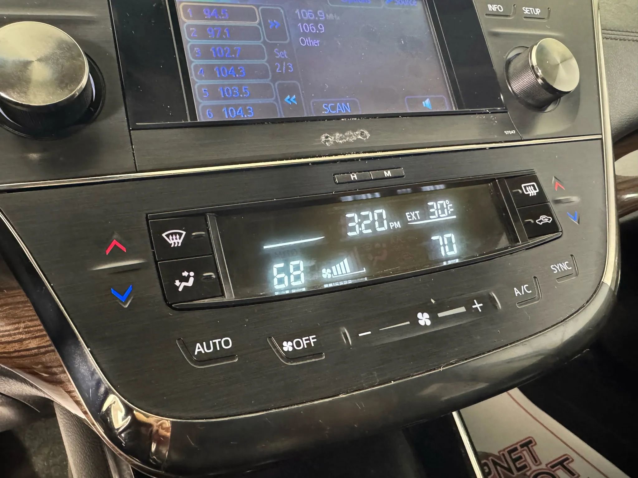 Used 2013 Toyota Avalon Limited image 20