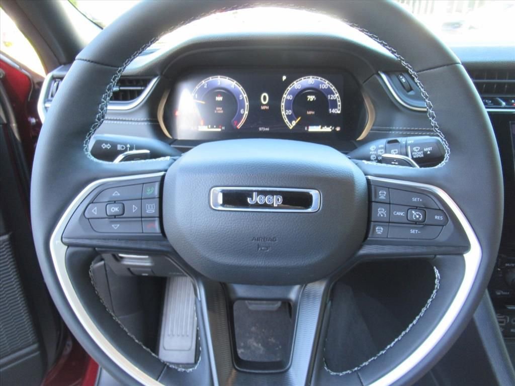 Used 2025 Jeep Grand Cherokee L Laredo w/ Luxury Tech Group I image 23