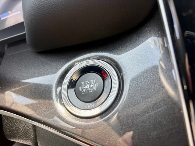 Used 2023 Jeep Grand Cherokee Altitude RWD image 26