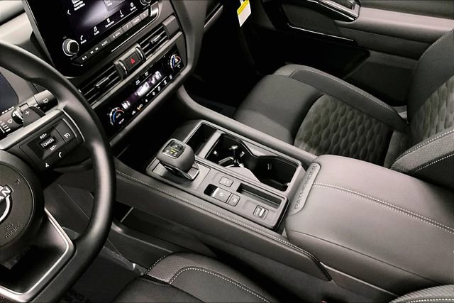 New 2025 Nissan Pathfinder S image 9