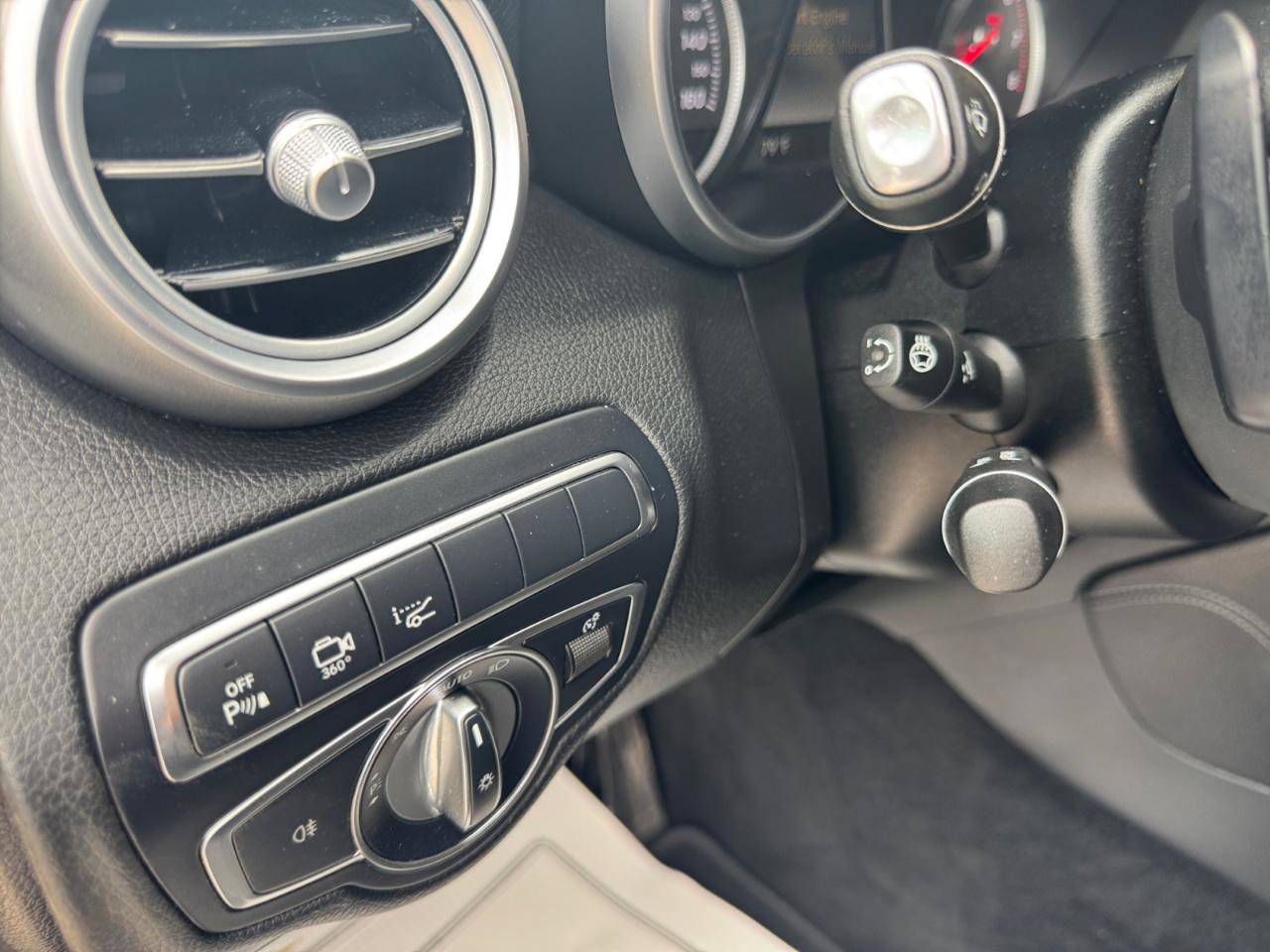 Used 2018 Mercedes-Benz GLC 300 4MATIC image 18