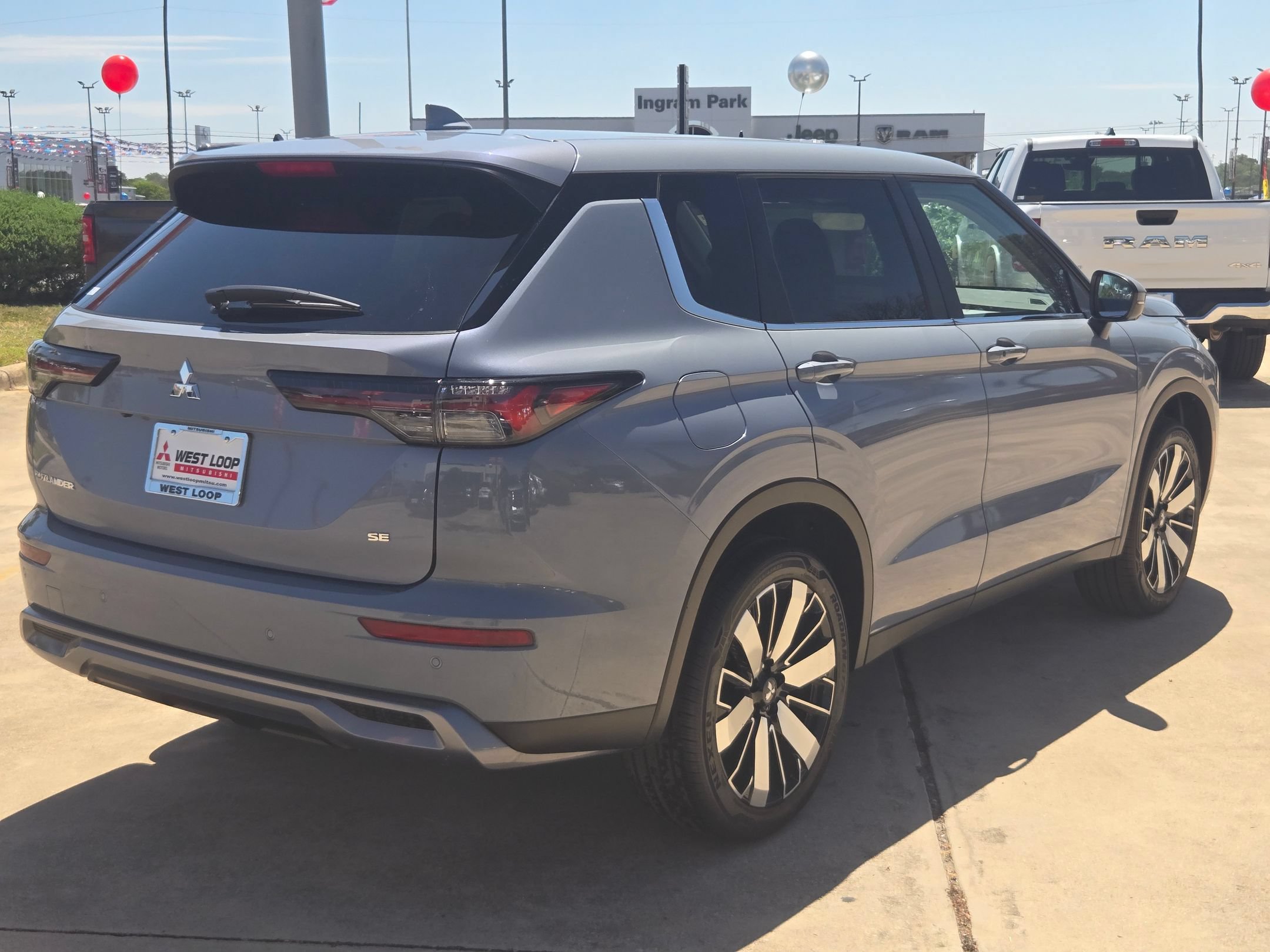 New 2026 Mitsubishi Outlander SE FWD image 5