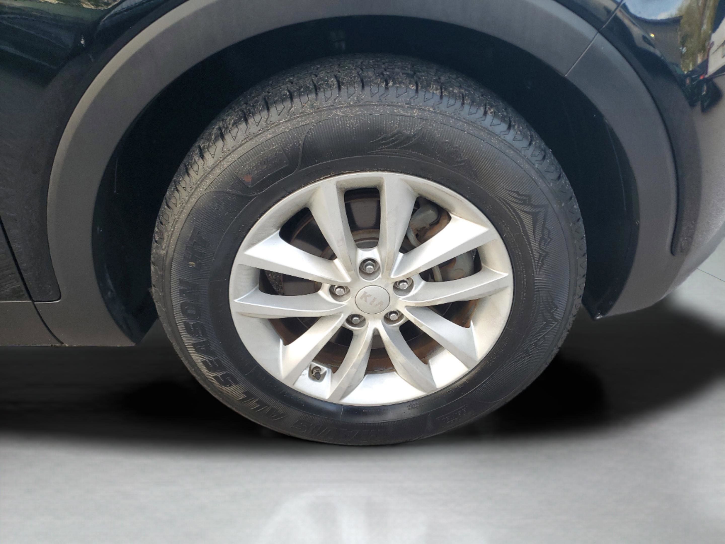 Used 2018 Kia Sorento LX image 6