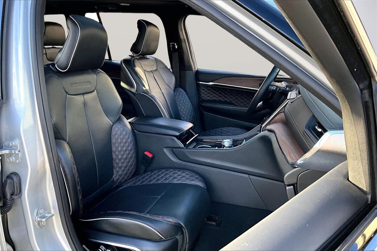 Certified 2025 Jeep Grand Cherokee Summit image 24