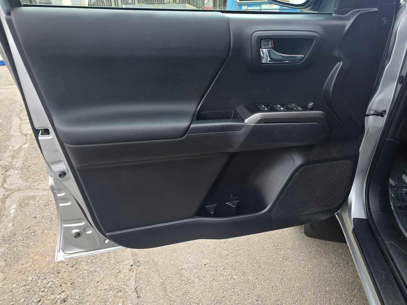 Used 2022 Toyota Tacoma TRD Sport w/ Technology Package image 21