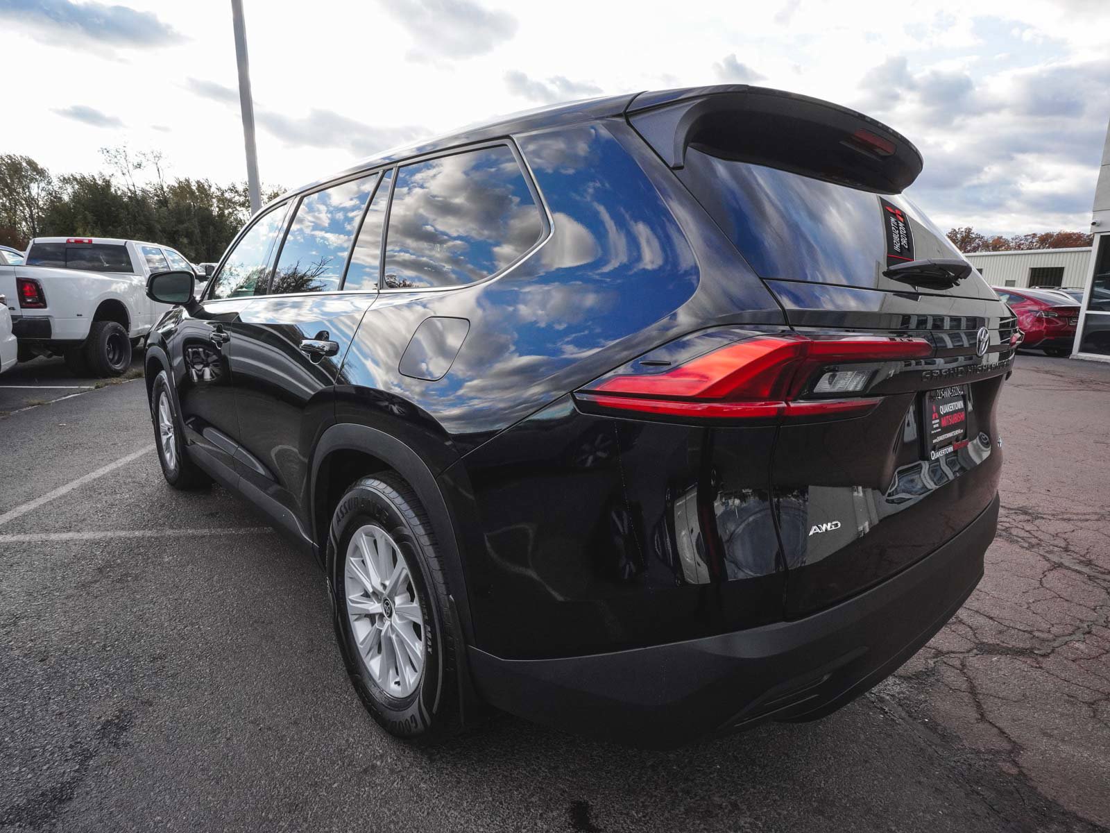 Used 2024 Toyota Grand Highlander XLE image 7