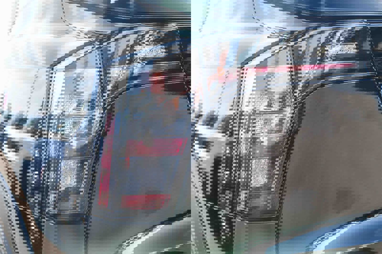 Used 2025 Nissan Kicks S w/ Charging Package image 7