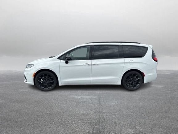 Used 2025 Chrysler Pacifica Limited FWD image 6