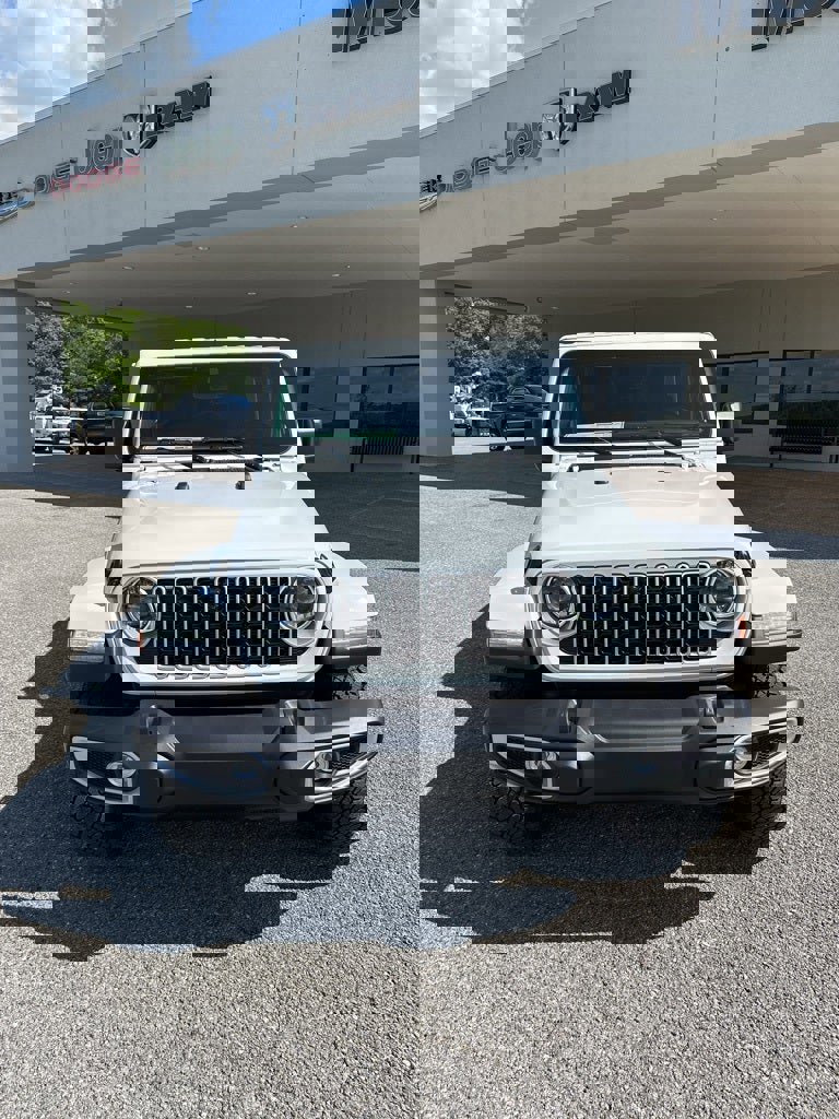 New 2025 Jeep Wrangler Sahara video 2