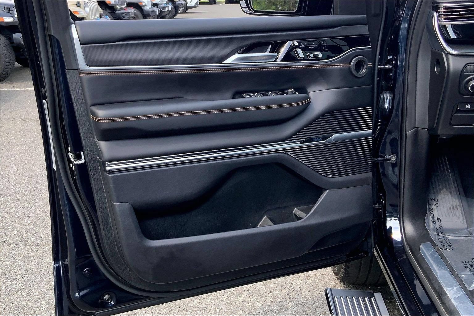 Certified 2025 Jeep Grand Wagoneer L Series III w/ Rear Seat Video Group 1 AWD/4WD image 20