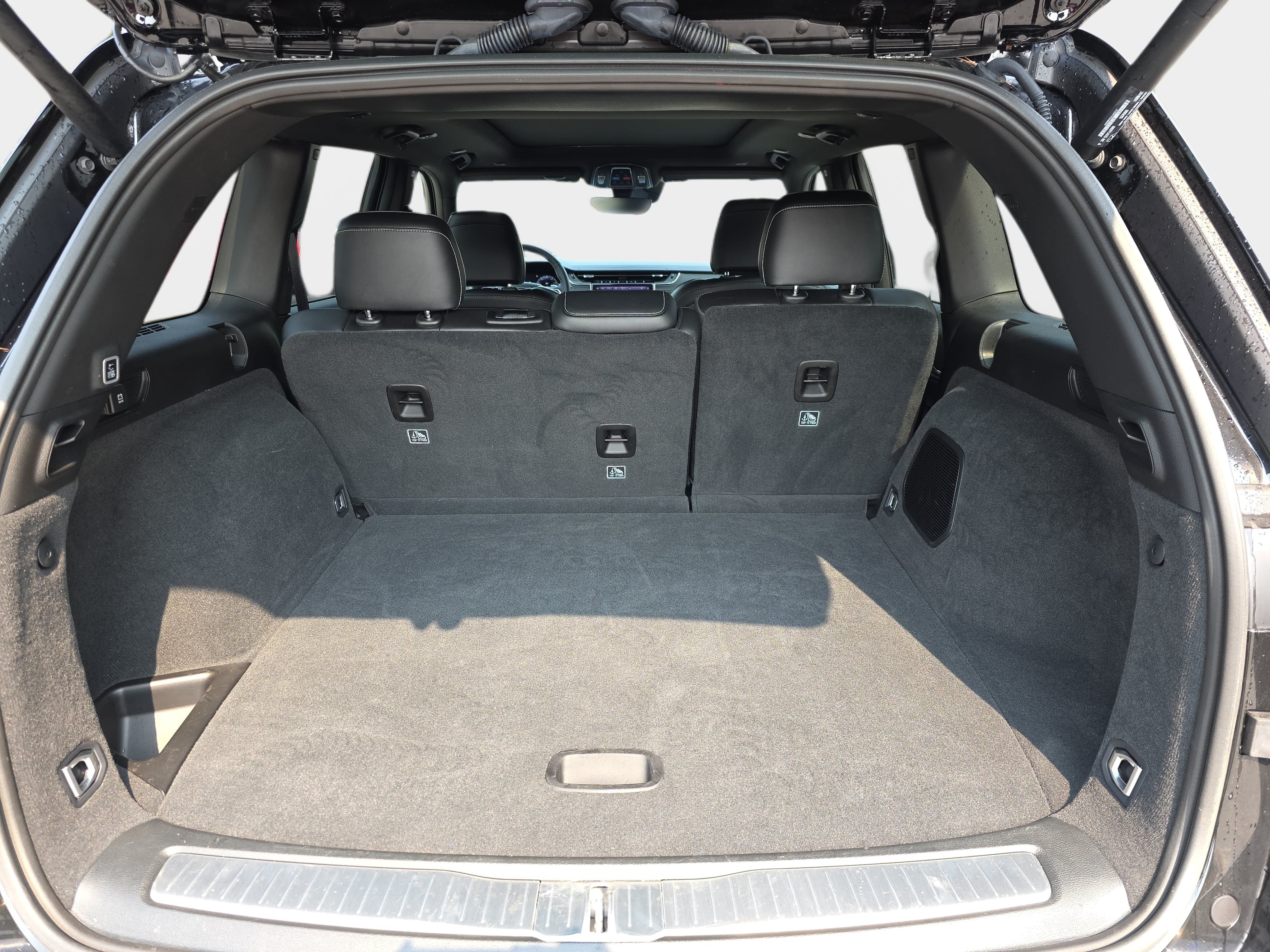 Certified 2025 Jeep Grand Cherokee Overland w/ Trailer Tow Package AWD/4WD image 10