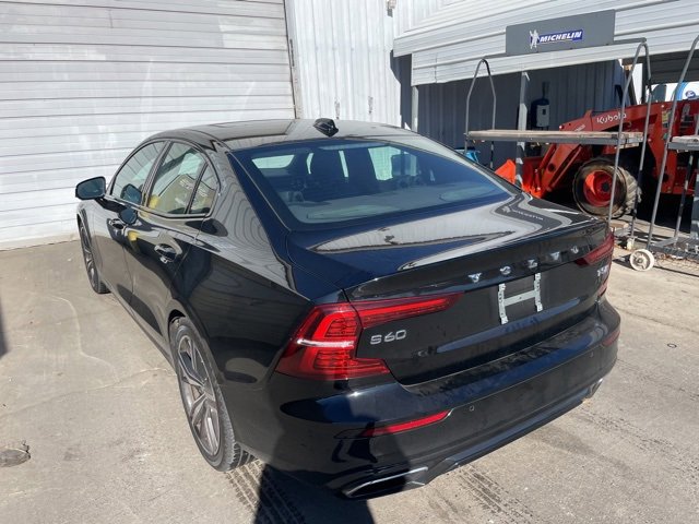 Used 2019 Volvo S60 T5 R-Design image 4