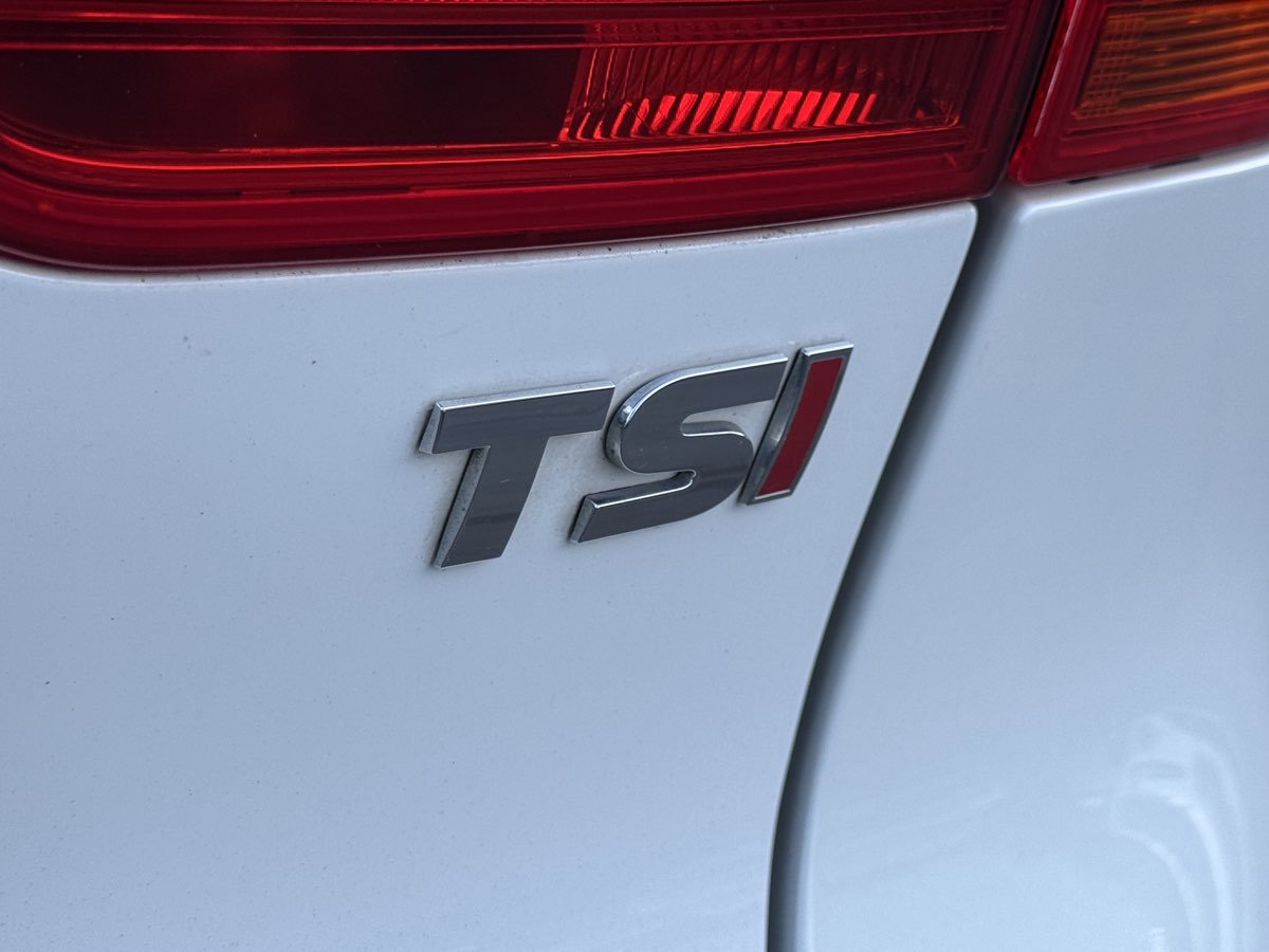 Used 2017 Volkswagen Tiguan S image 11
