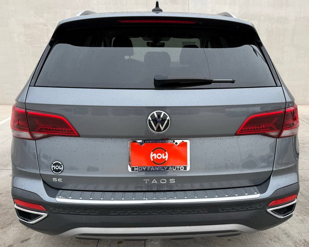 Certified 2024 Volkswagen Taos SE w/ MDO Package FWD image 4