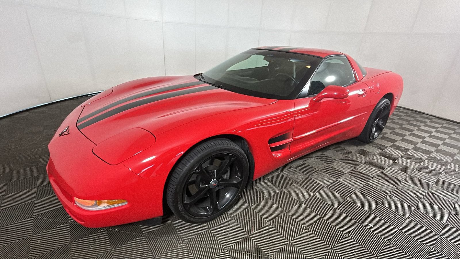 Used 2004 Chevrolet Corvette Coupe RWD image 8