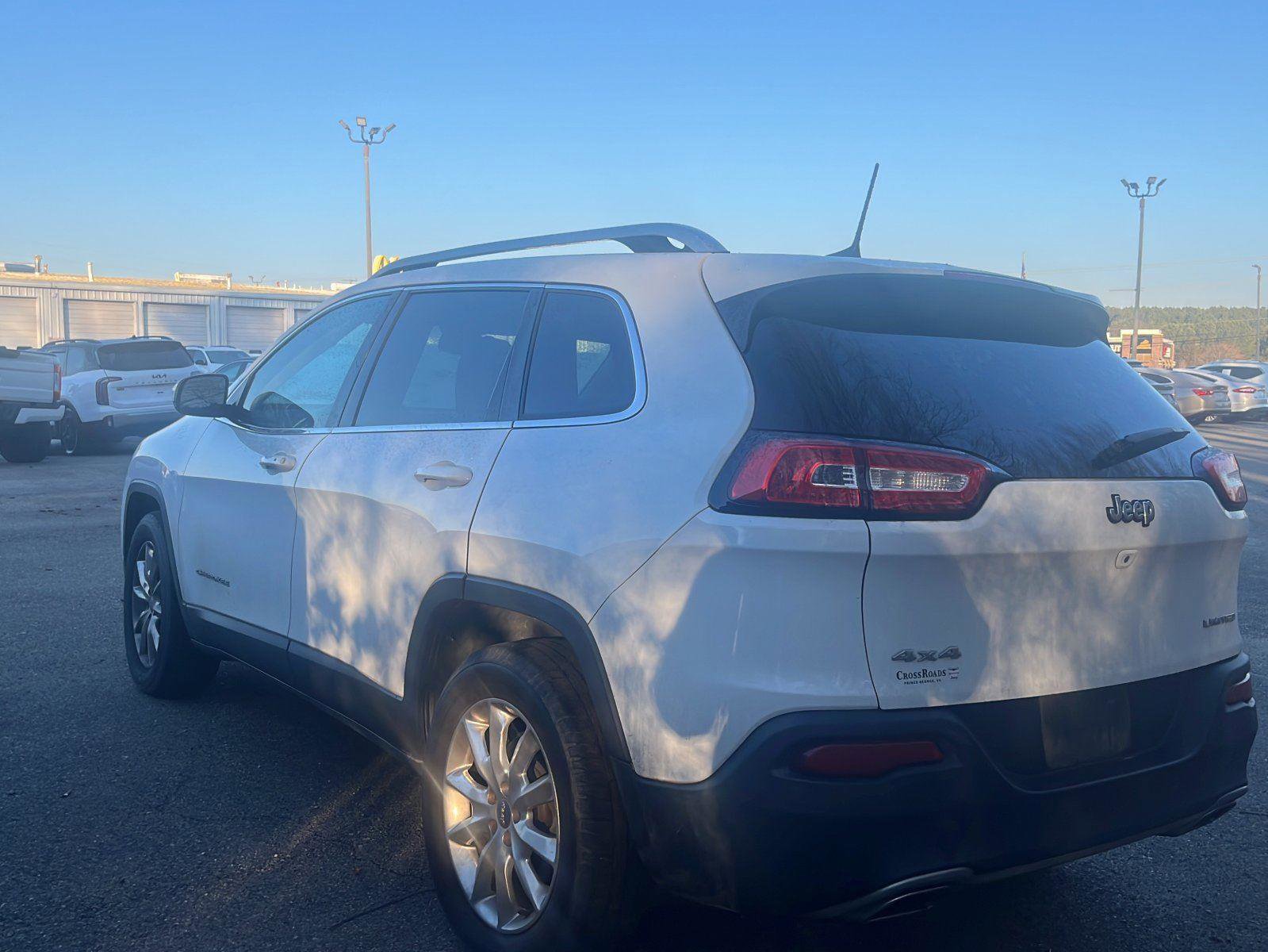Used 2016 Jeep Cherokee Limited image 2
