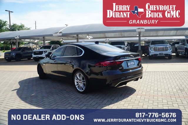 Used 2023 Jaguar XF SE RWD image 5