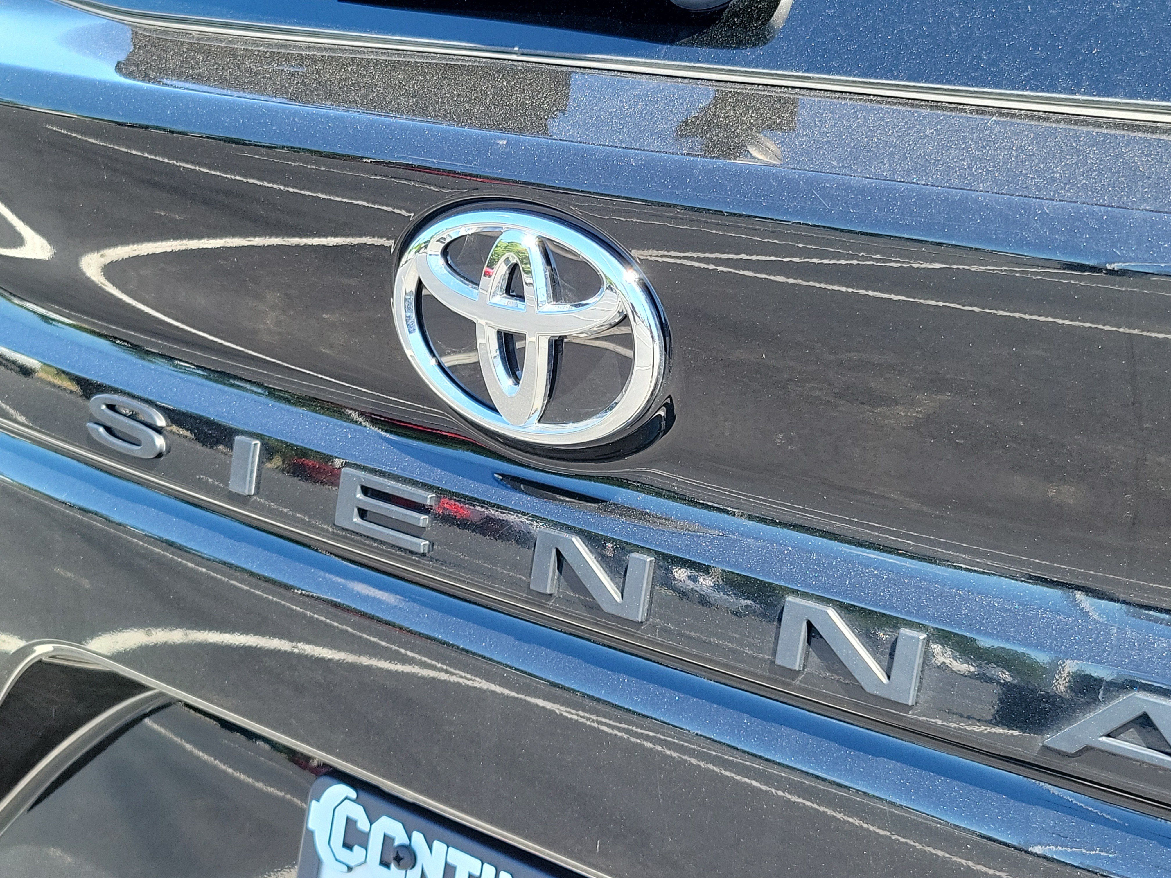 Certified 2026 Toyota Sienna LE FWD image 7