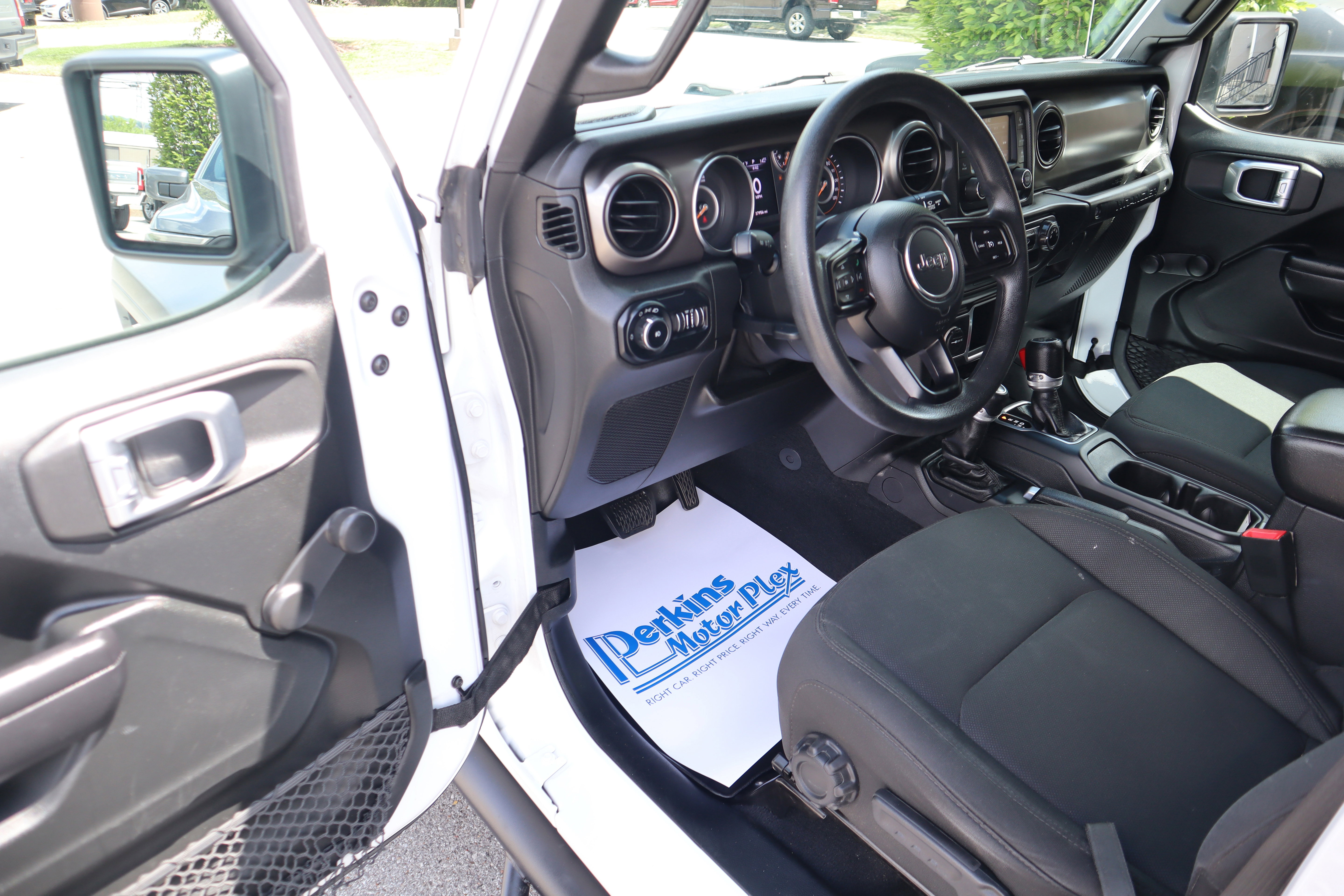 Used 2018 Jeep Wrangler Unlimited Sport AWD/4WD image 3