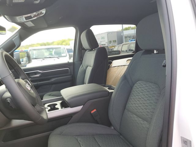 New 2026 RAM 1500 4x4 Crew Cab image 12