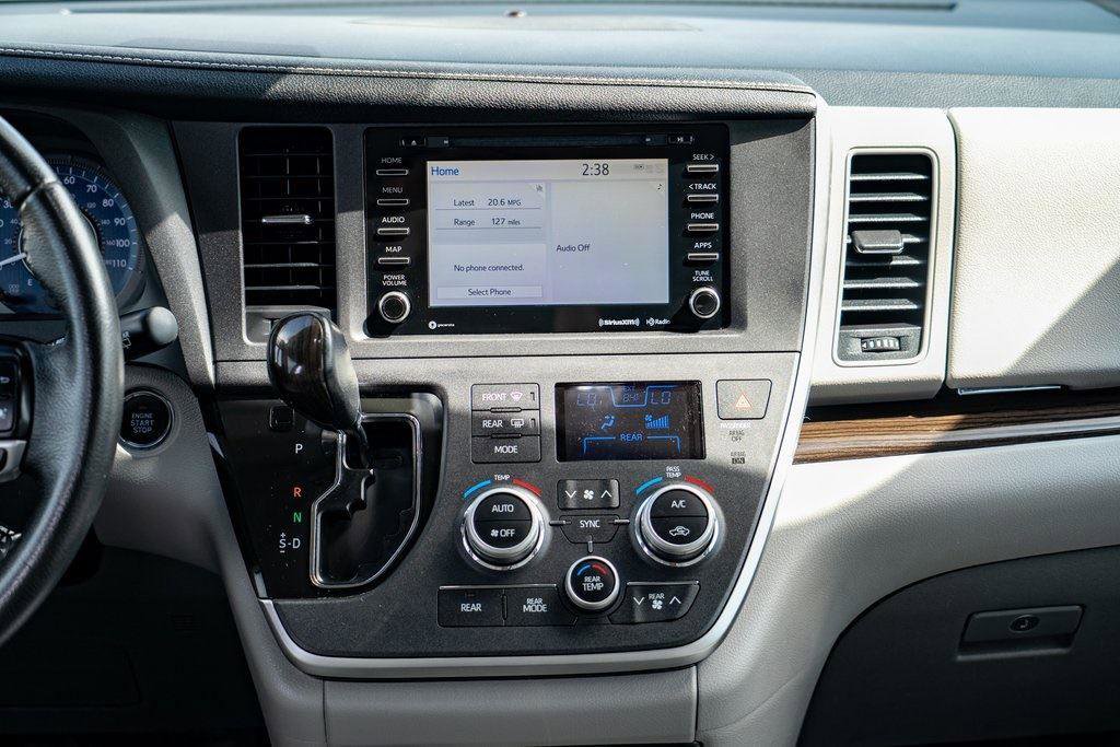 Used 2020 Toyota Sienna XLE FWD image 19