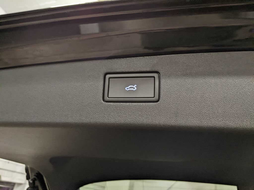 New 2026 Volkswagen Tiguan SE R-Line AWD/4WD image 30