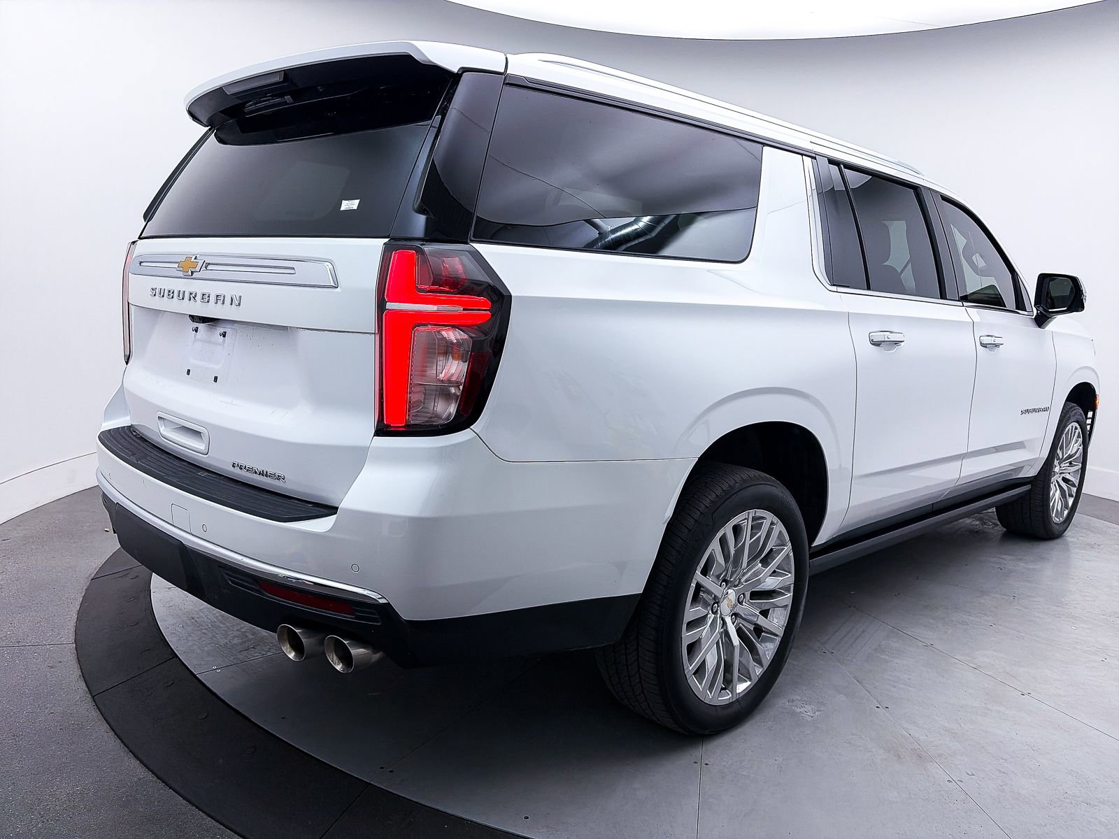 Used 2023 Chevrolet Suburban Premier w/ Premium Package image 18