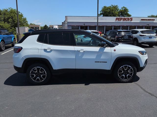 Used 2025 Jeep Compass Trailhawk AWD/4WD image 8