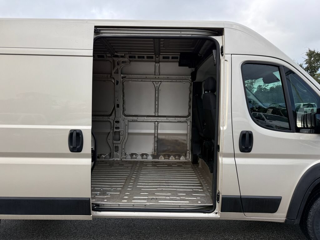 Used 2023 RAM ProMaster 2500 w/ Convenience Group FWD image 13