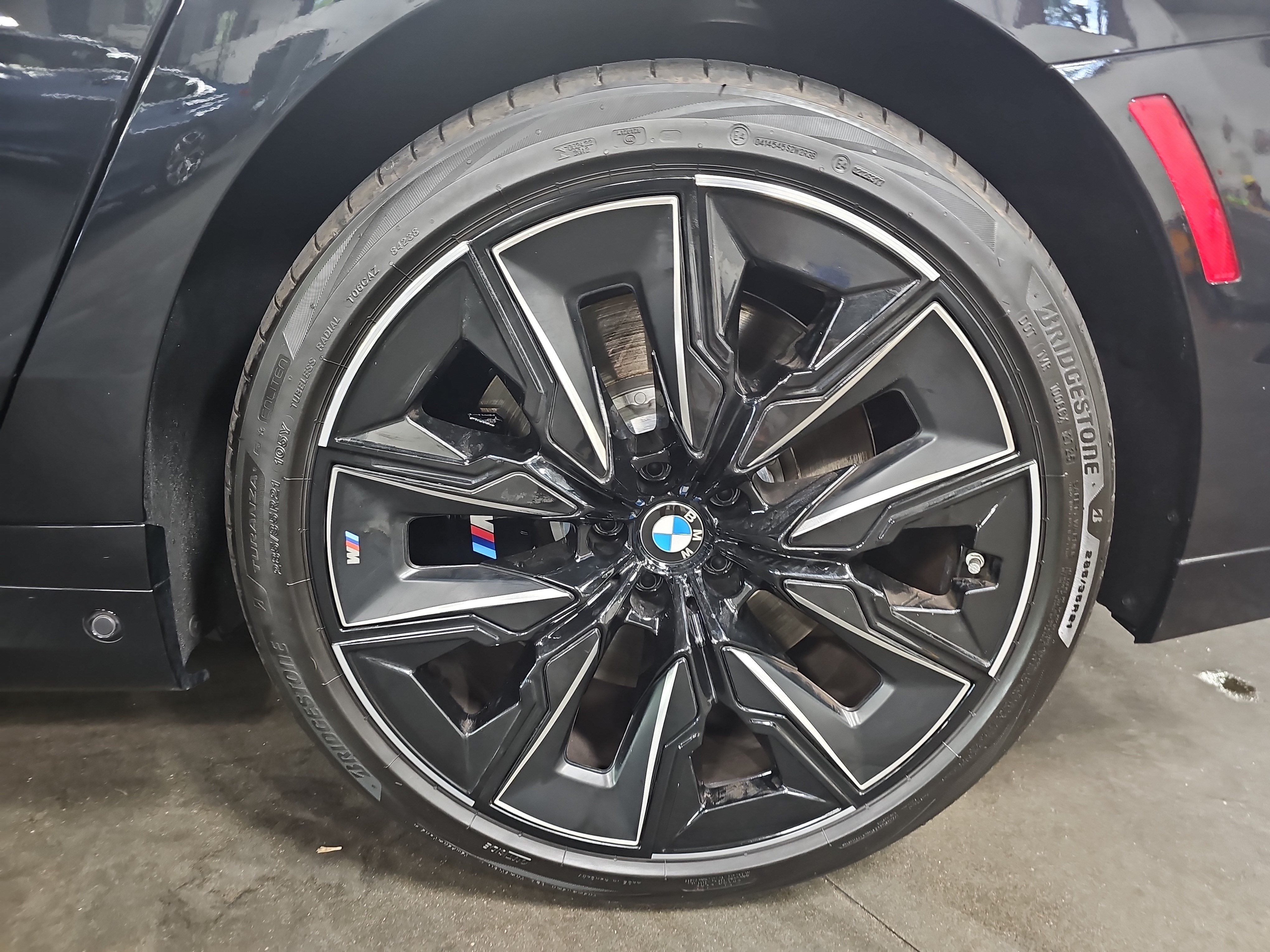 Used 2025 BMW 760i xDrive w/ Executive Package AWD/4WD image 33