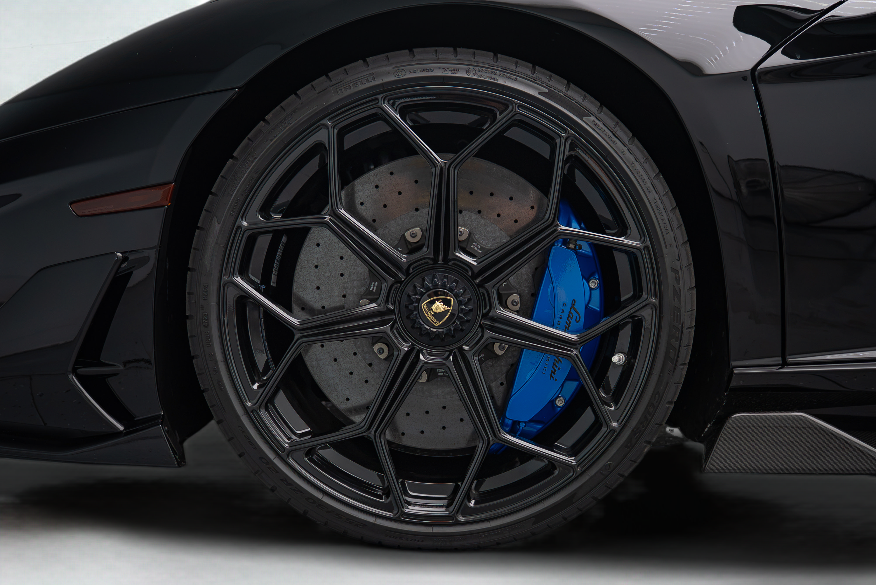 Used 2020 Lamborghini Aventador SVJ AWD/4WD image 27