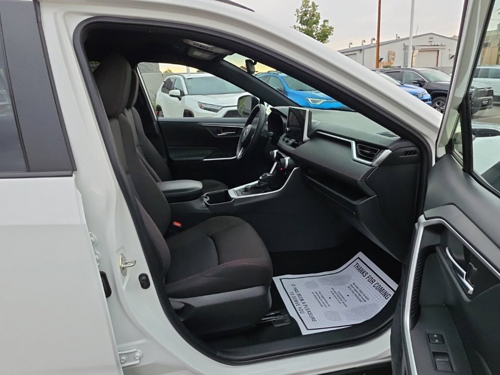 Used 2025 Toyota RAV4 SE AWD/4WD image 11