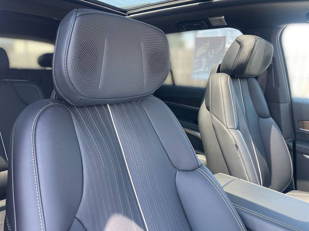 Certified 2026 Cadillac Vistiq Sport w/ LPO, Floor Liner Package AWD/4WD image 41
