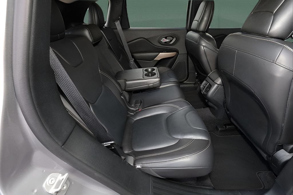Used 2018 Jeep Cherokee Limited FWD image 14