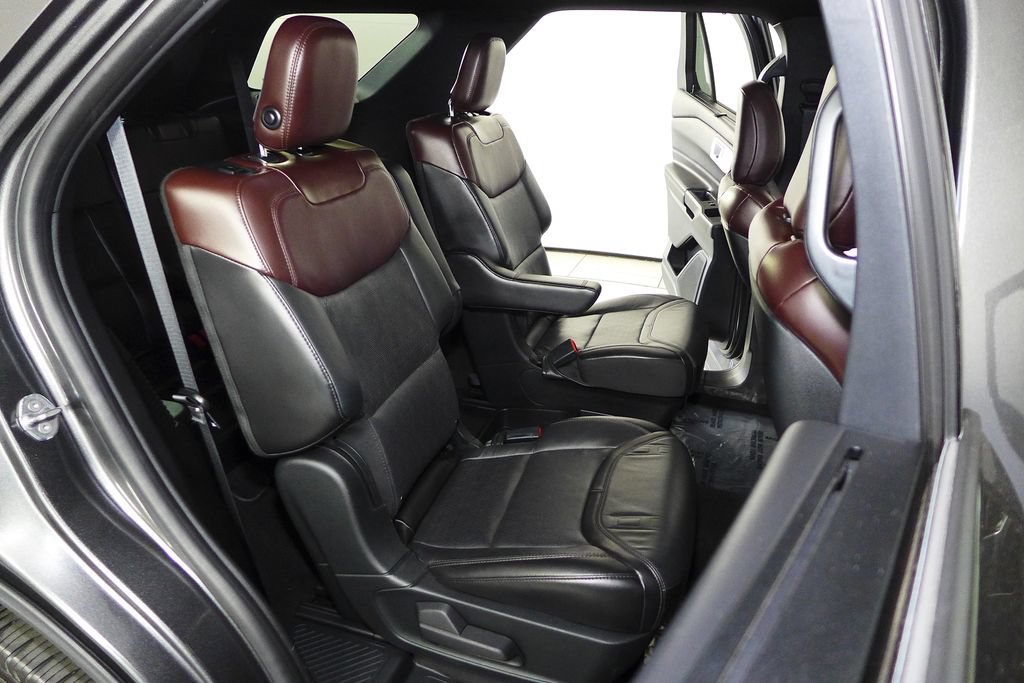 Used 2020 Ford Explorer Platinum w/ Premium Technology Package AWD/4WD image 21