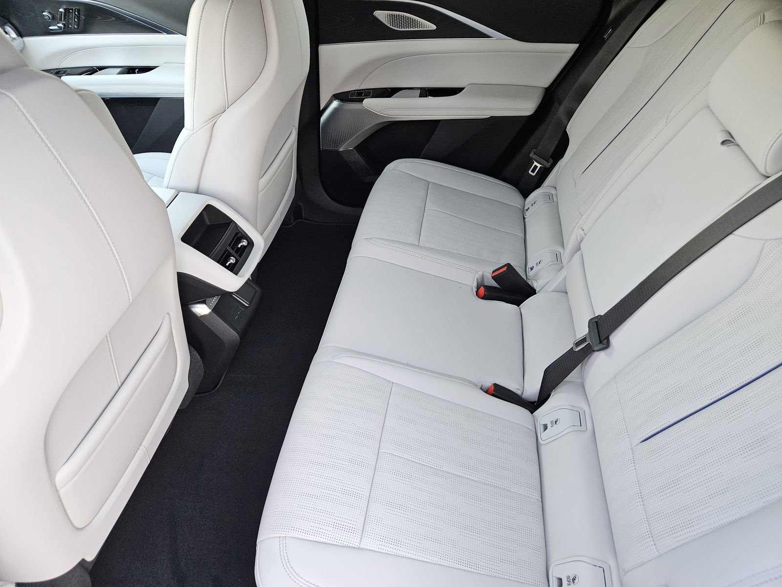 New 2025 Cadillac Lyriq Sport image 27