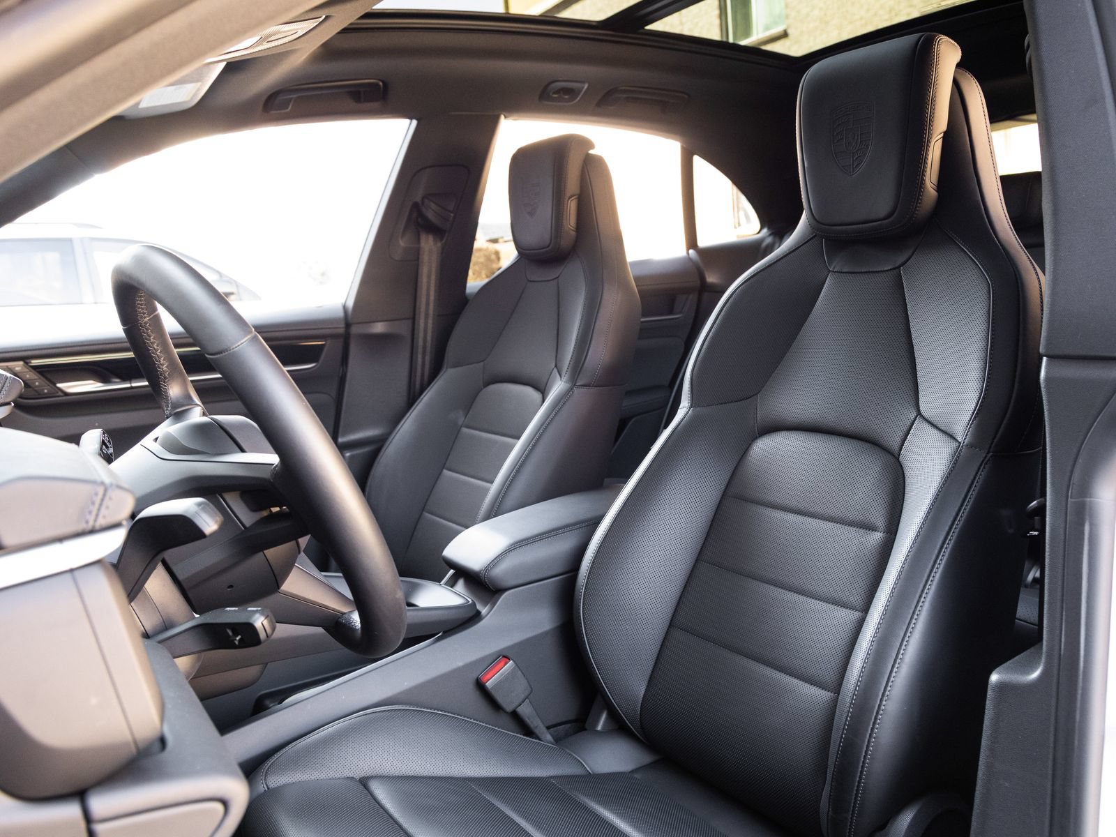 Certified 2026 Porsche Macan 4 Electric AWD/4WD image 5