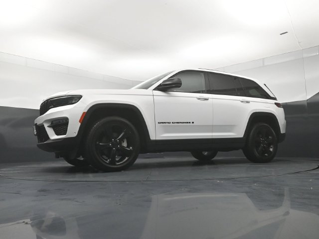Used 2023 Jeep Grand Cherokee Limited w/ Luxury Tech Group II AWD/4WD image 20