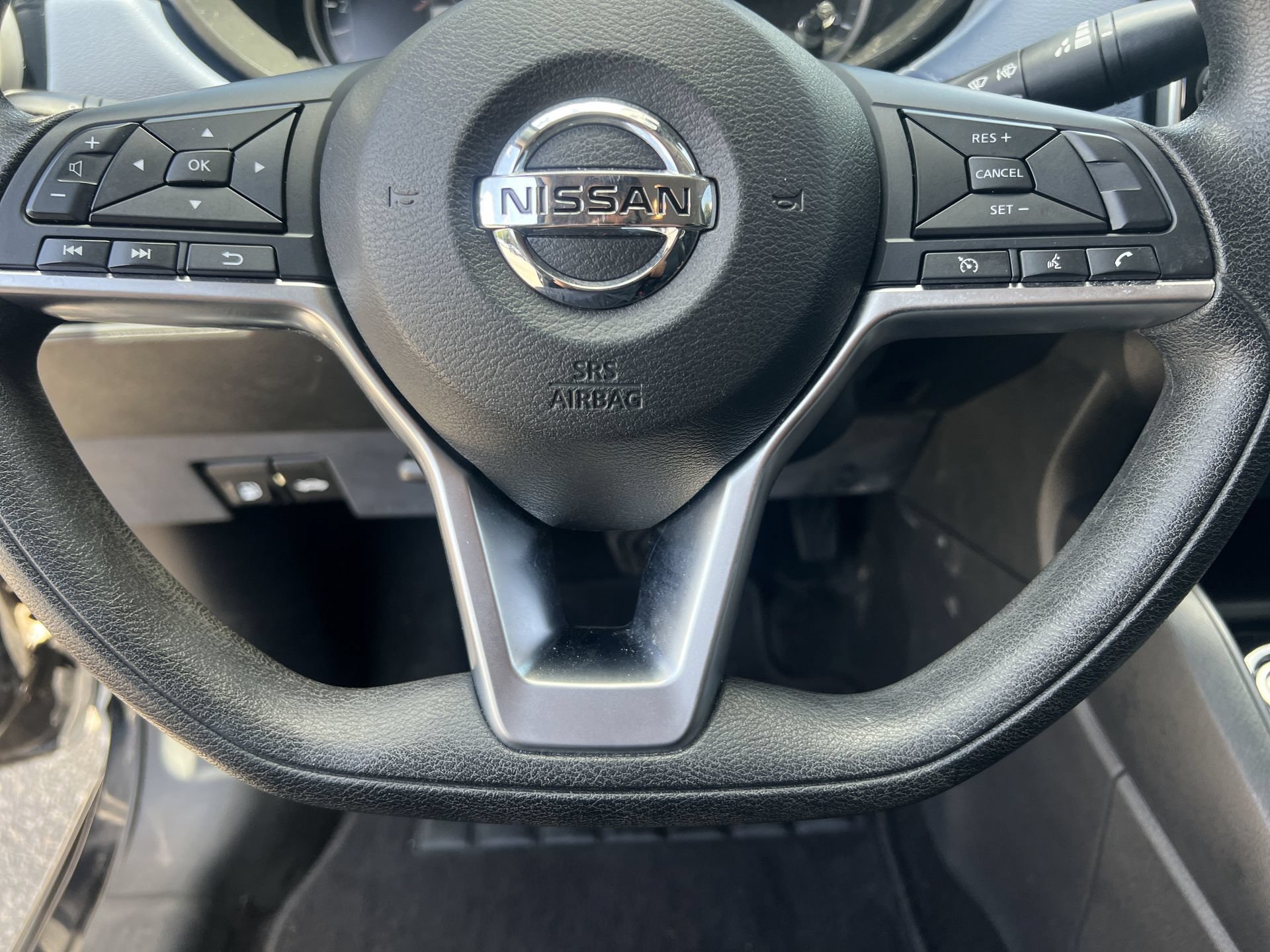 Certified 2023 Nissan Versa SV FWD image 9
